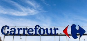 Carrefour adota solução de cartazeamento digital para agilizar processo e reduzir custos