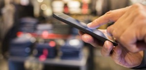 Brasileiros estão abandonando hábito de usar mais de um chip no celular