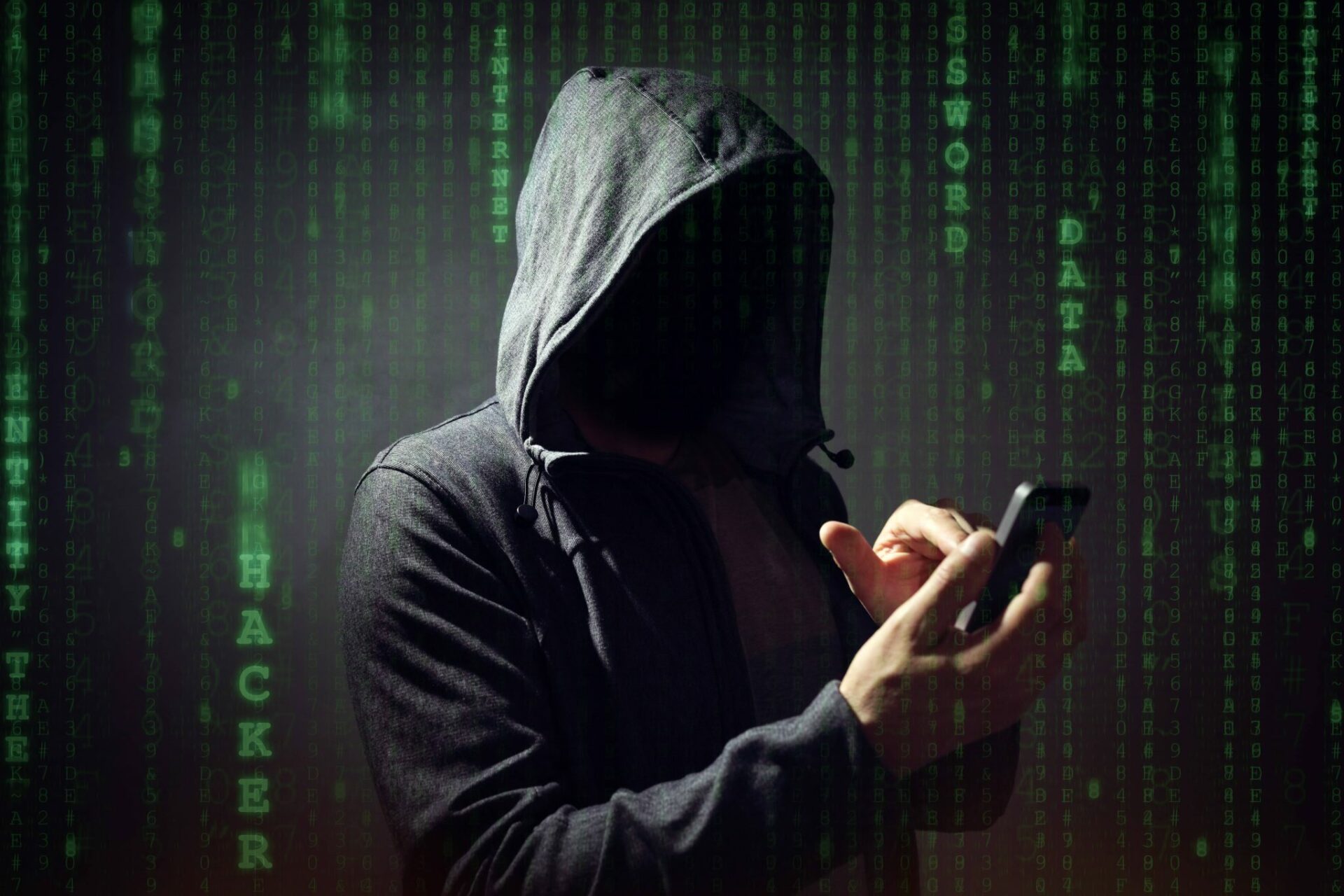cibercriminoso atacando celular