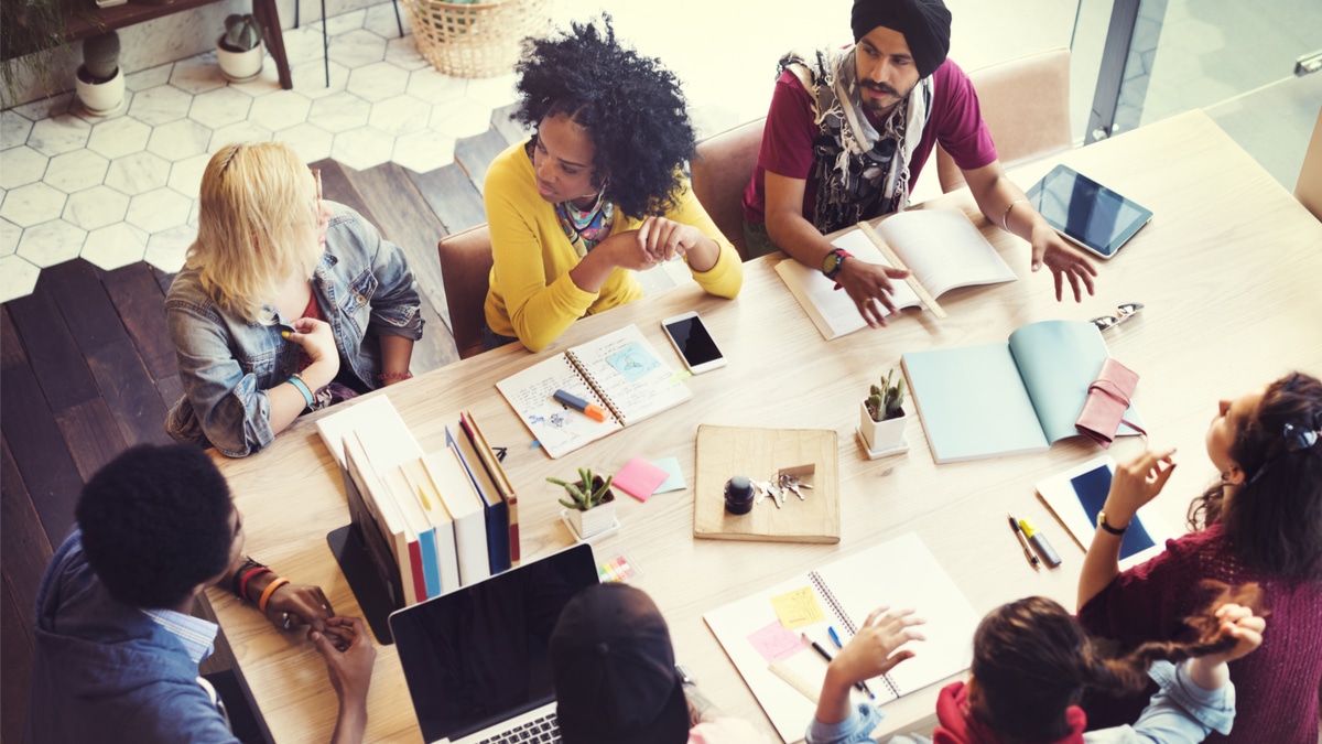 startup pessoas trabalhando juntas escritório