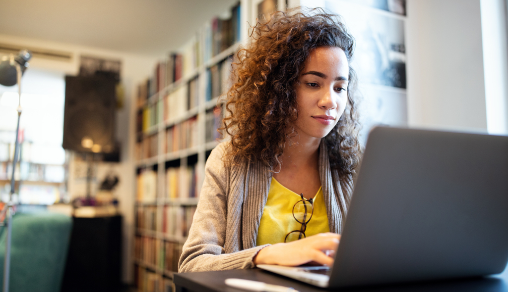 estudante, universitária, notebook