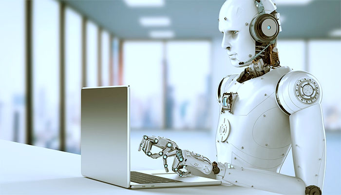 robo mexendo no computador