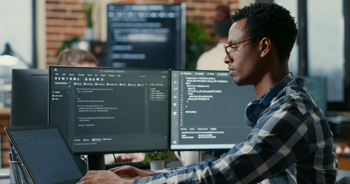 desenvolvedor, programador, código, programação, salários, carreira, carreiras, it forum