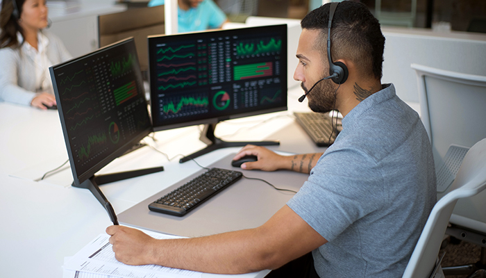 A IA pode oferecer a atendentes dados para melhorarem o relacionamento com o público – Foto: Kampus Poduction - Creative Commons