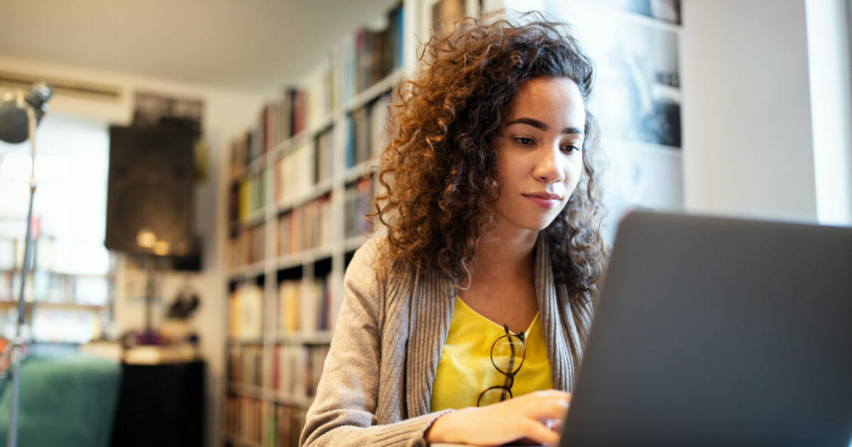 educação, mulheres, oportunidades em tecnologia, menina, estudante, notebook