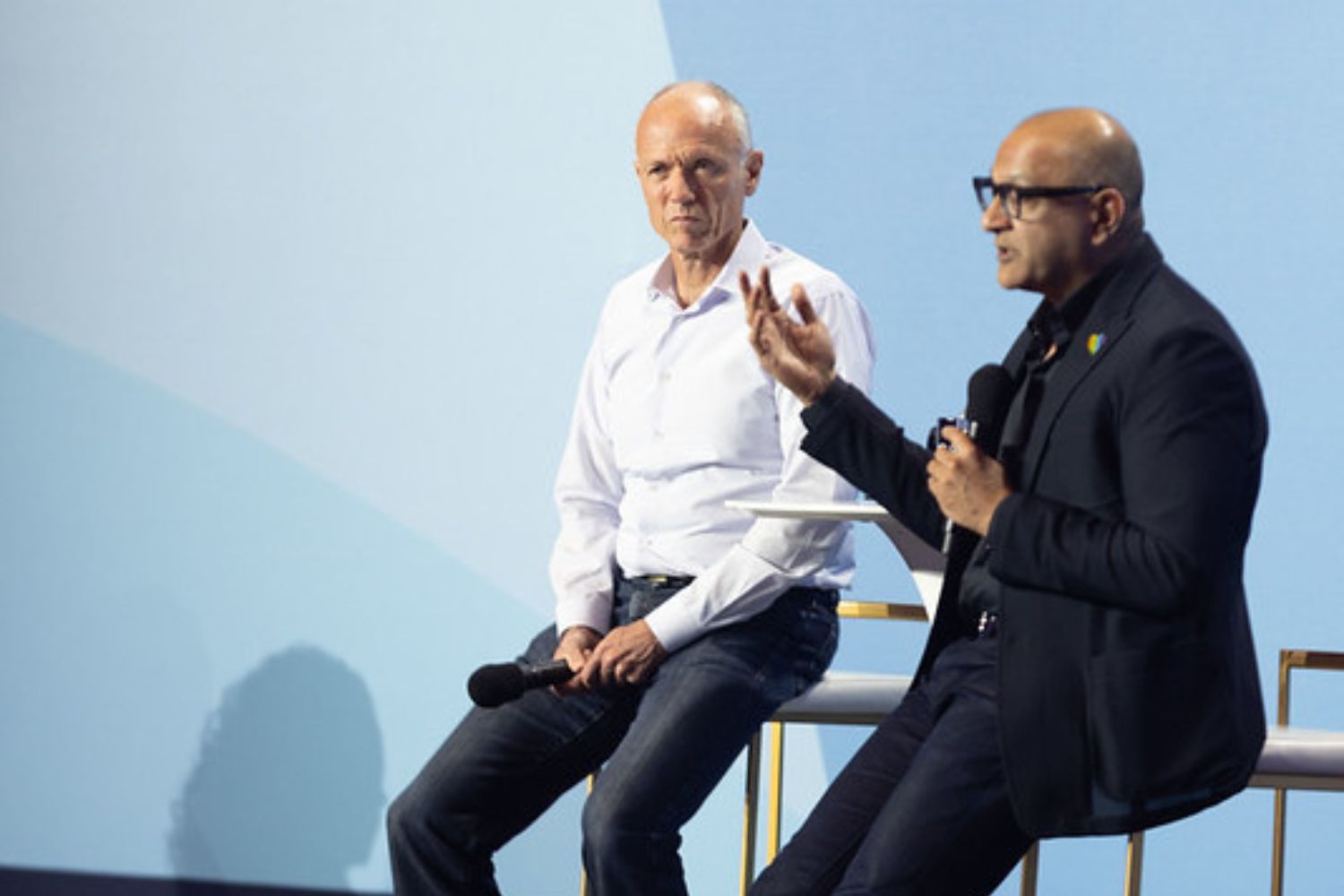 Jeetu Patel, EVP & GM de segurança e colaboração da Cisco e Tom Gillis, SVP& GM do grupo de negócios de segurança da Cisco, sobre revolução da AI