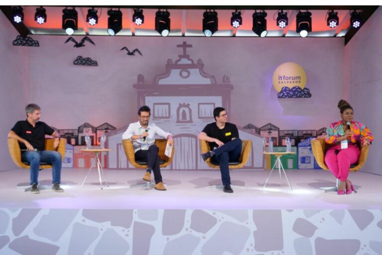 Claudio Stopatto (Lenovo), Rodrigo Cunha (Humano de Negócios), Lucas Vargas (Nomad) e Lisiane Lemos (Governo do Rio Grande do Sul)