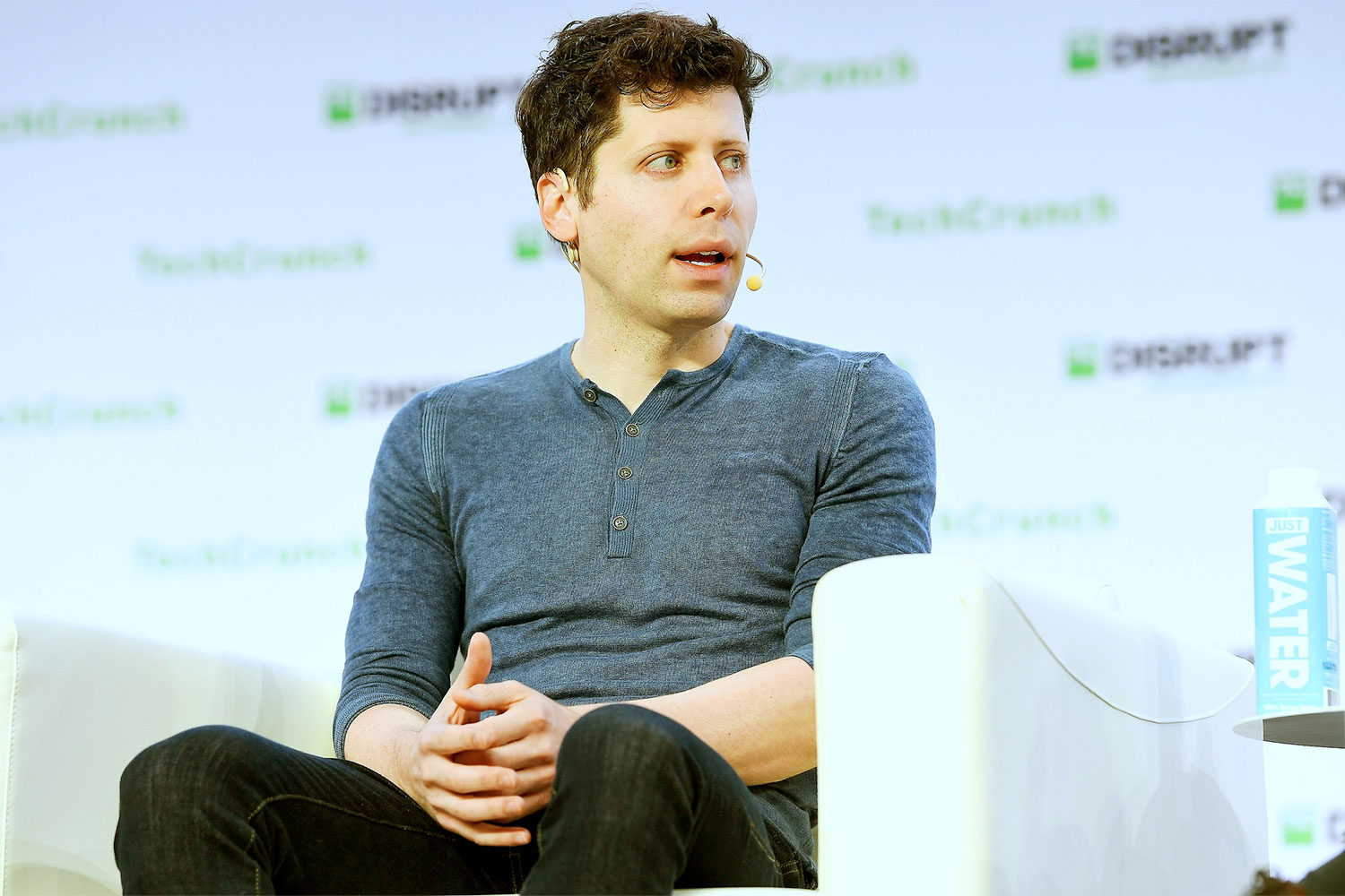 O CEO da OpenAI, Sam Altman, que ganhou a briga contra o antigo conselho da empresa - Foto: Steve Jennings/Creative Commons