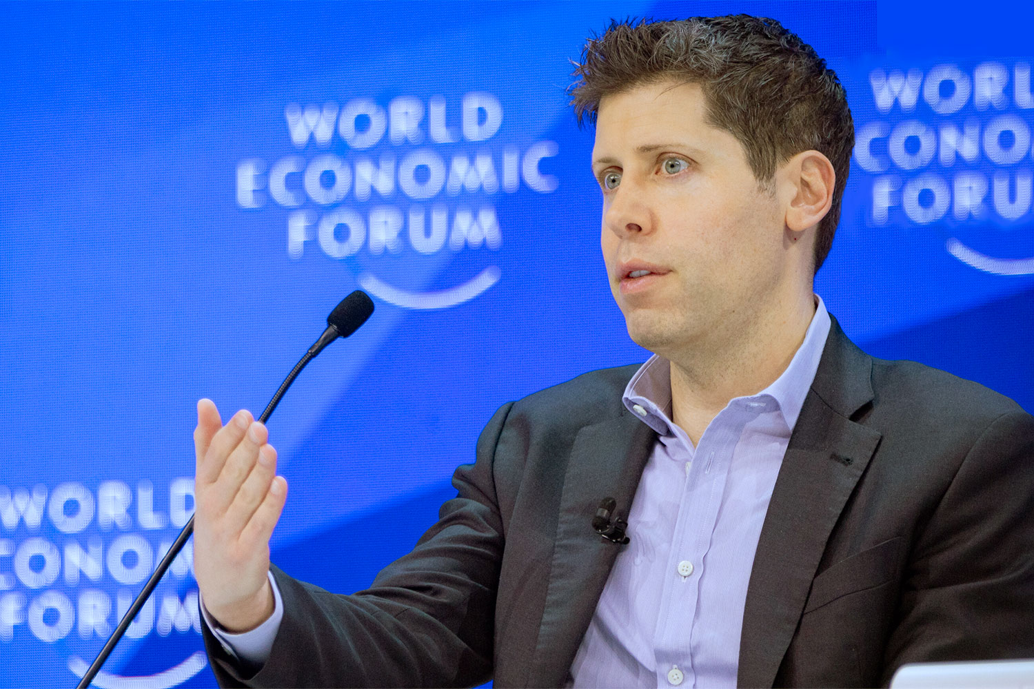 Sam Altman, CEO da OpenAI, fala sobre inteligência artificial no Fórum Econômico Mundial desse ano, em Davos - Foto: reprodução