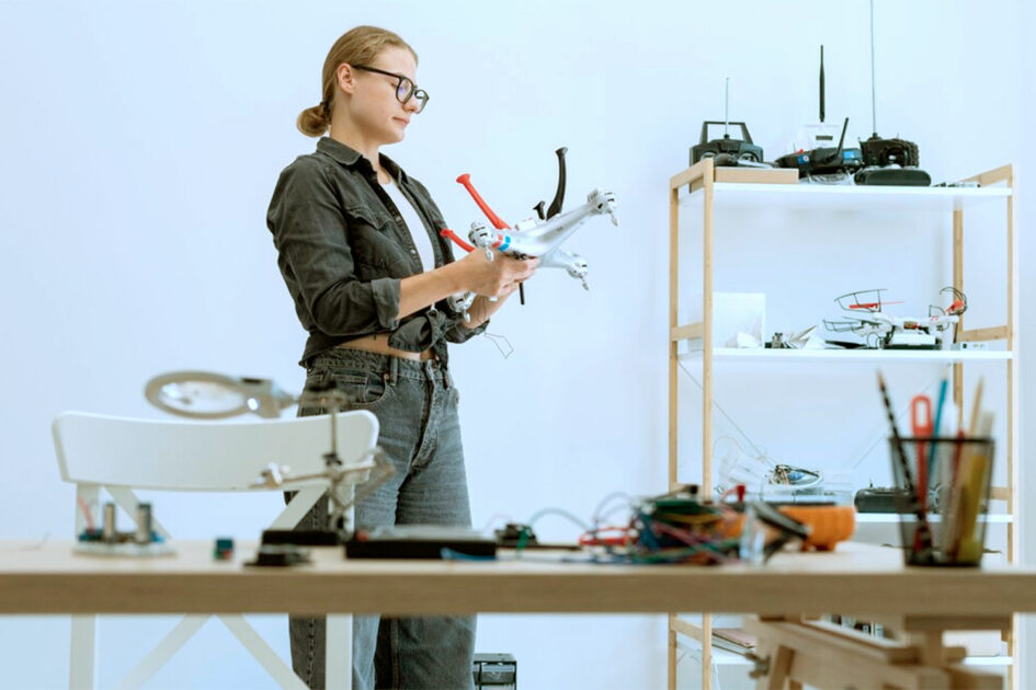 Nos EUA, uma patente só pode ser concedida se um humano fizer uma “contribuição significativa” - Foto: Freekpik/Creative Commons IA, inventos, invenções