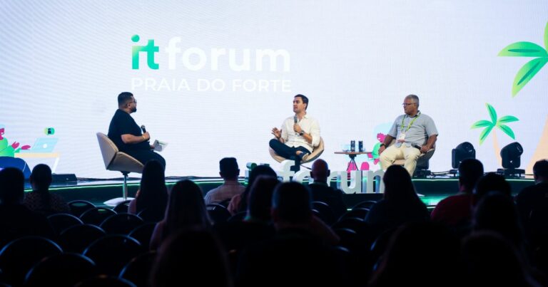 Executivos falam sobre IA no IT Forum Praia do Forte. Foto: Playp