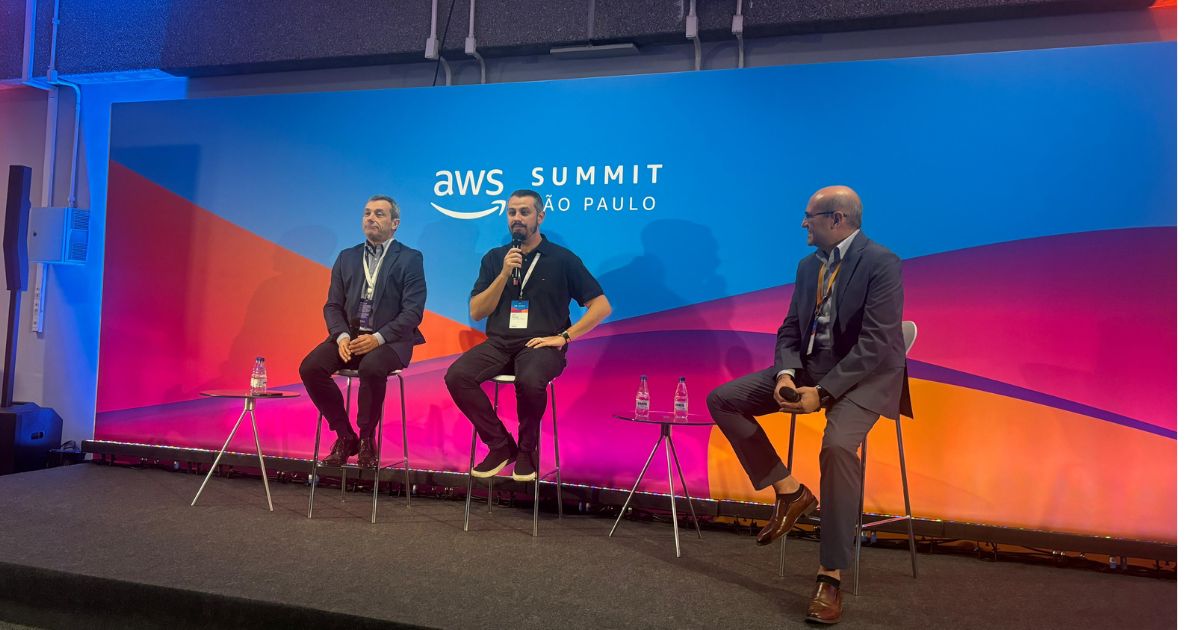 Valdemir Bertolo, da Serasa, André Petenussi, da Localiza, e Cleber Morais, da AWS. Foto: Déborah Oliveira