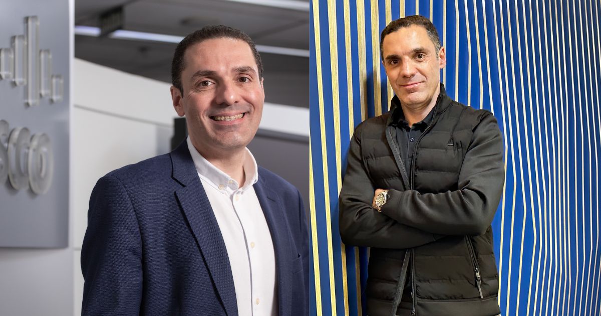 A imagem mostra os irmãos gêmeos Ricardo Mucci (à esquerda), da Cisco, e Fabio Mucci (à direita), da IBM. Ambos estão sorrindo, e Ricardo veste um terno escuro com camisa branca, enquanto Fabio está com um colete acolchoado preto e uma camisa preta. Eles estão em ambientes de trabalho distintos, mas o retrato mostra um contraste interessante entre os estilos de cada um.