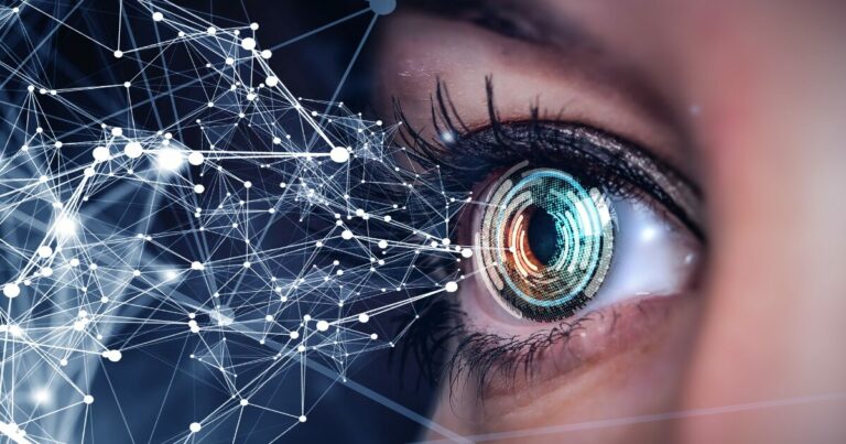 Close-up de um olho humano com elementos digitais sobrepostos, incluindo redes interconectadas e luzes futuristas, representando tecnologia de biometria ocular e análise de dados. (escaneamento de íris, ANPD)