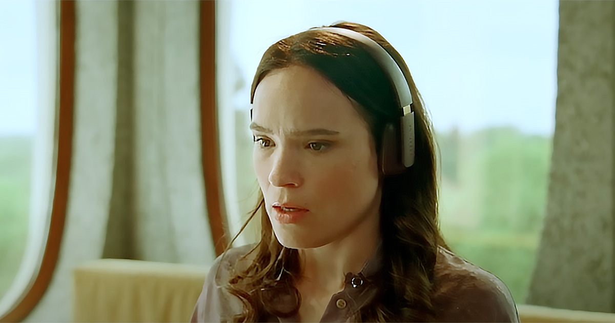 Lara (Ellen Parren) vive drama em “Eu Não Sou um Robô”, por não conseguir passar por um teste em seu computador (tecnologia)