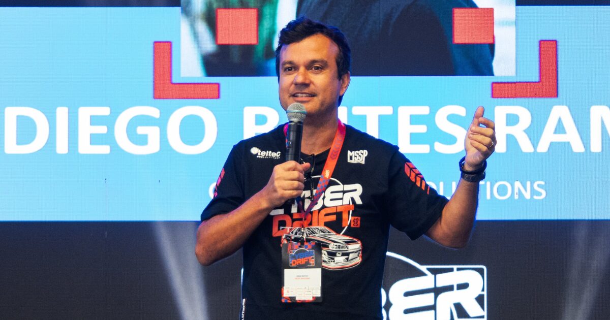 Diego Brites, CEO da Teltec Solutions durante o Cyber Drift 2025. Imagem: divulgação