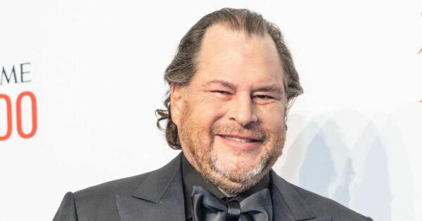 Benioff ataca Microsoft por conduta com Slack e alerta que OpenAI pode ser a próxima vítima
