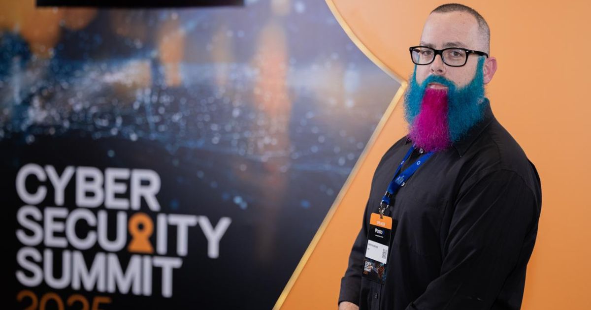 Andrew Bindner, especialista em cibersegurança e veterano da Marinha norte-americana.