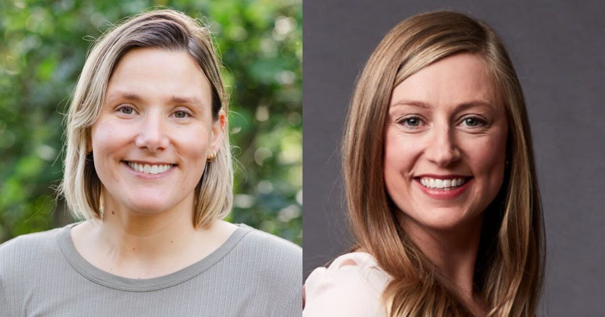 Fotos lado a lado de Ruth Hickins e Jenny Simmons, vice-presidentes da Salesforce. Ruth aparece à esquerda com cabelo loiro curto e blusa cinza em fundo com vegetação. Jenny aparece à direita com cabelo castanho longo e blusa clara em fundo neutro.