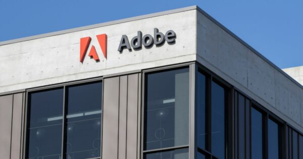 Adobe compra a Semrush por US$ 1,9 bilhão para crescer em marketing com IA