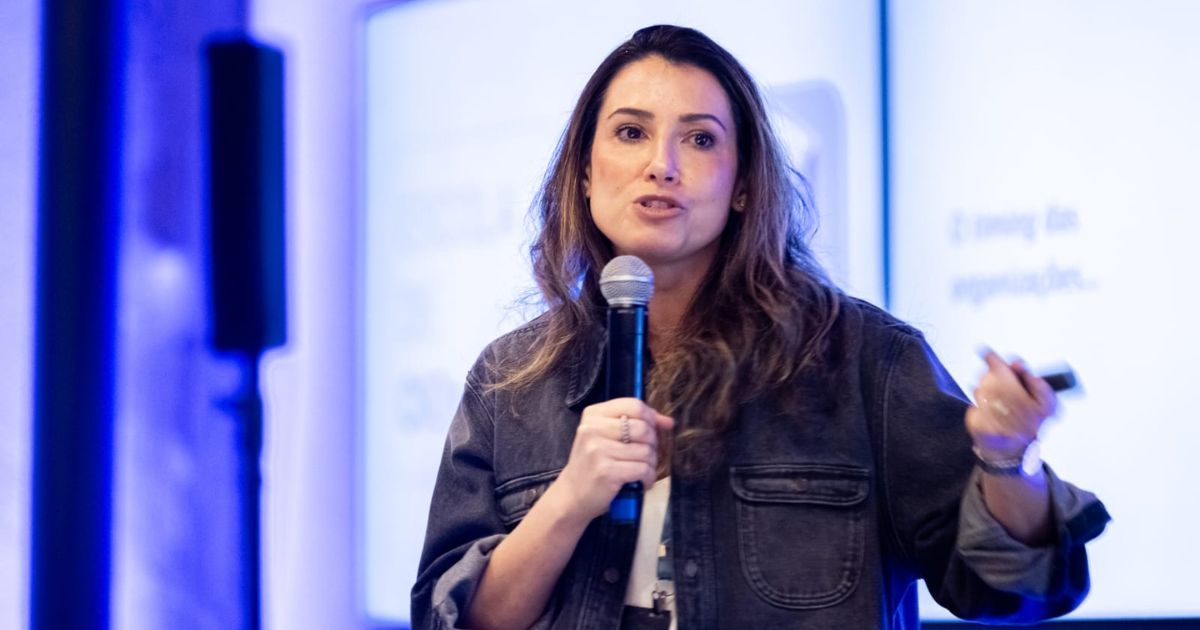 Renata Barcelos, professora e palestrante, comunicação