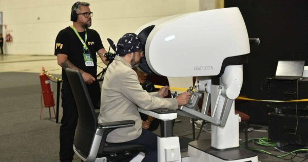 Sistema Unimed quer massificar telecirurgia robótica usando internet tradicional